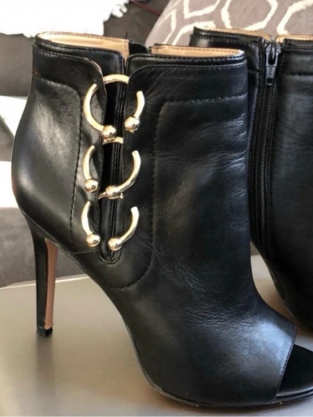 Katy Perry Black Leather Peep-Toe Ankle Boots with Gold Ring detail Sz 10